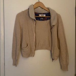 Cropped knit sweater with collar